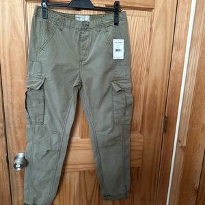FREE PEOPLE  Olive Green Cargo nwt 
1-size 2 - inseam 28” / size 4. - inseam 28”